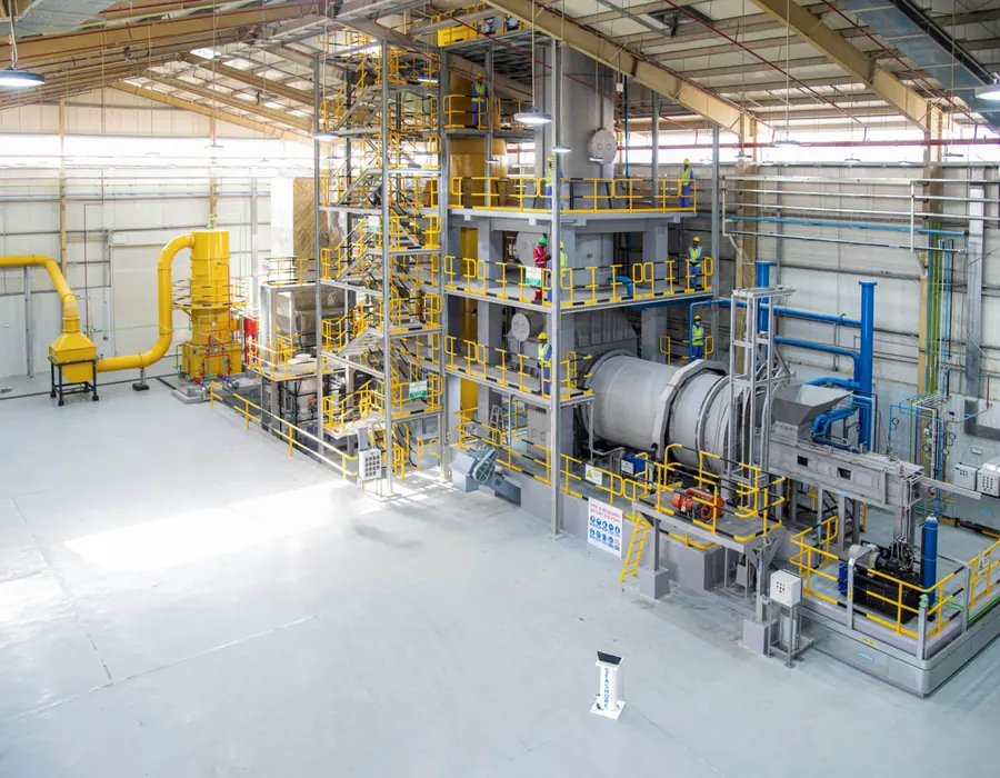Seashore operators working on the plant access platforms